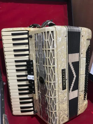 ACORDEON MICHAEL 120 baixos 