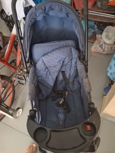 Carrinho e bebê conforto