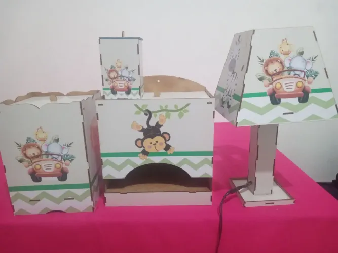 Conjunto porta fralda e lenço infantil.