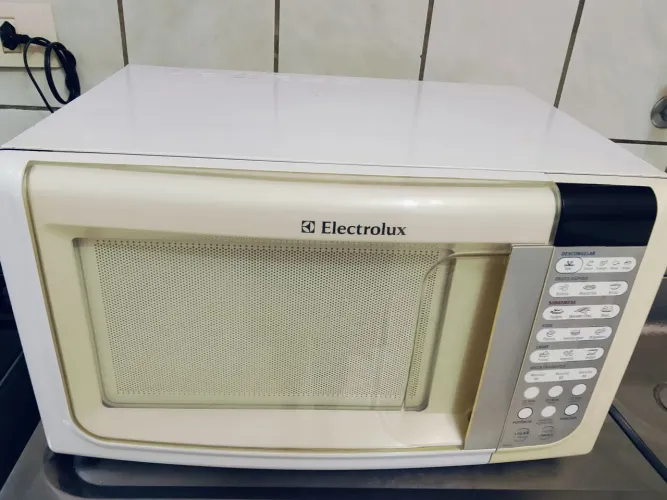 Formo Microondas Eletrolux 23 litros