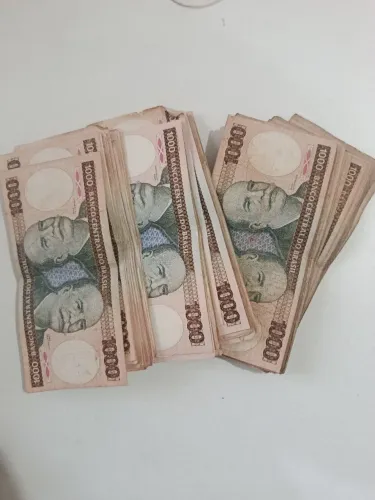 Vendo lote com  85  cédulas de mil cruzeiro