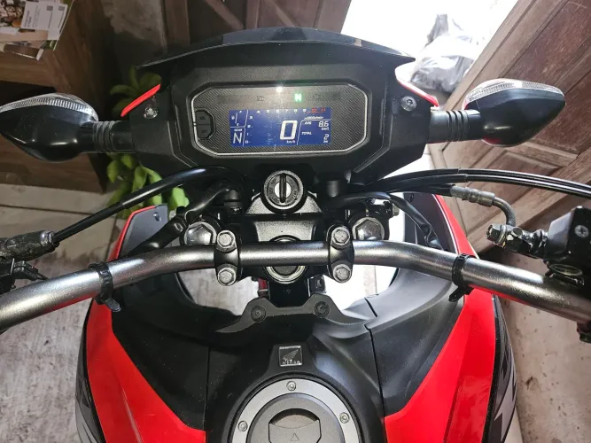 Moto novinha, 2km rodado