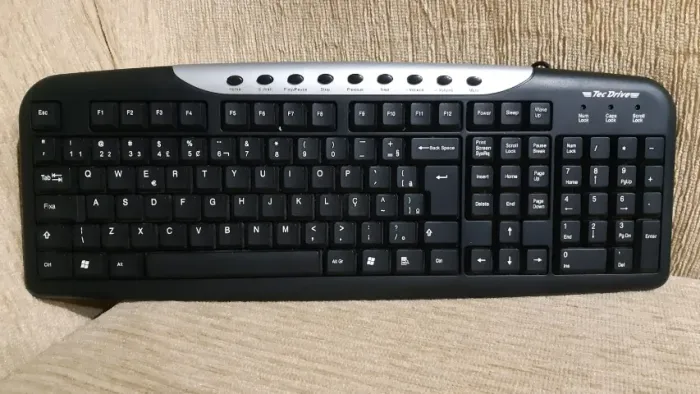 Teclado multimídia Exbom BK-146M