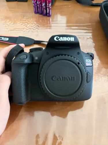 Kit Canon T7+