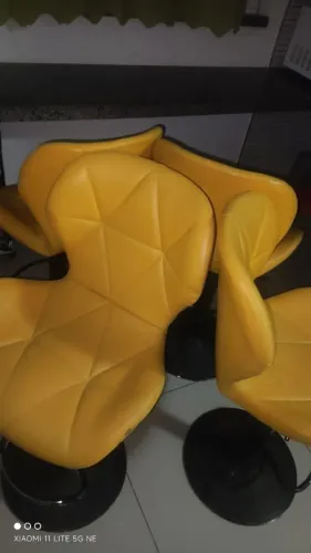 Banqueta amarelo