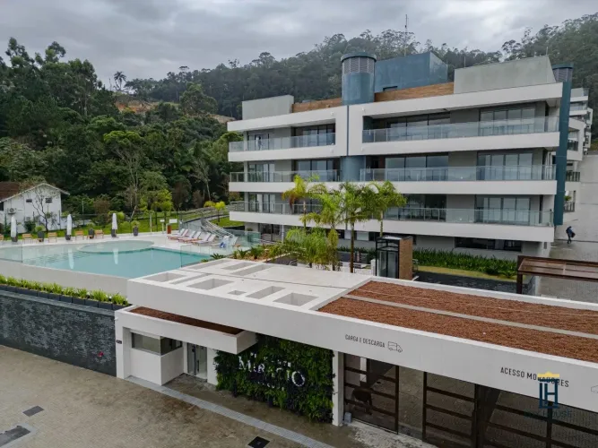 Apartamento de 3 suítes com vista para o mar em Cacupé