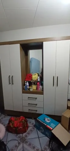 Guarda roupa 4 portas e e 3 gavetas