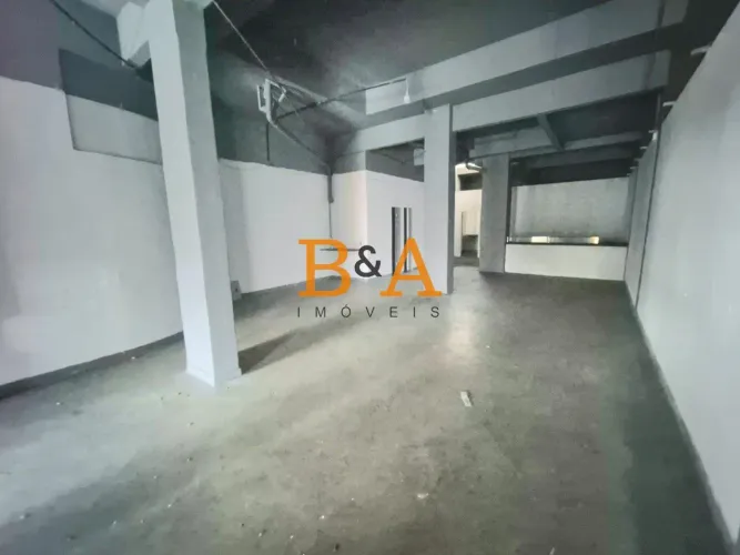 Loja Ampla de Frente para Rua no Humaitá | Ideal para Diversos Segmentos Comerciais