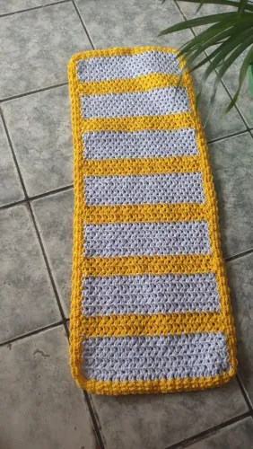 Tapete de Crochê Branco e Amarelo