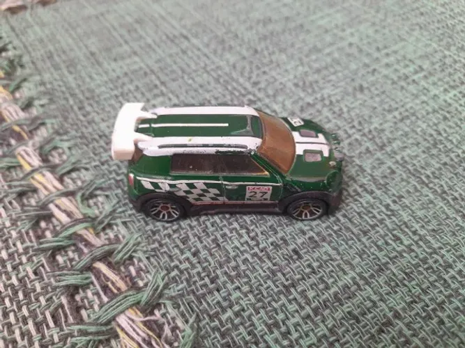 Hot Wheels '12 Mini Countryman Rally verde (2013)