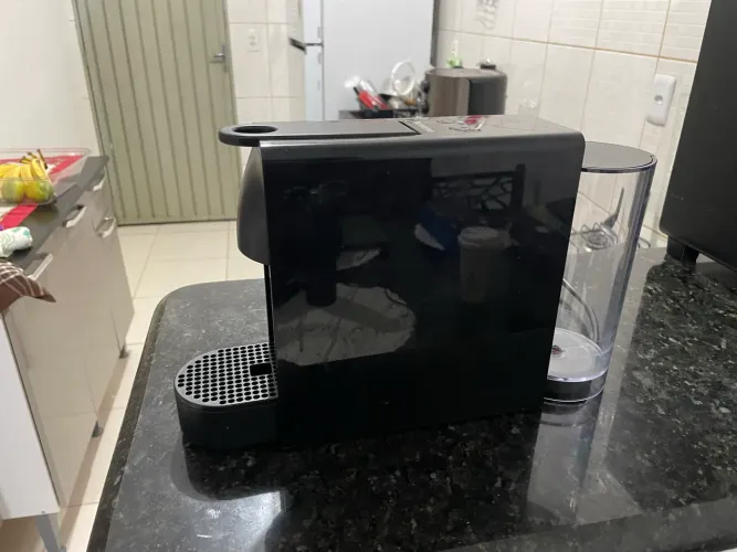Cafeteira Nespereso ESSENZA Mini