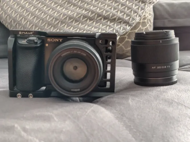 Sony A6500 + lente 50mm + lente 20mm + 4 baterias + gaiola
