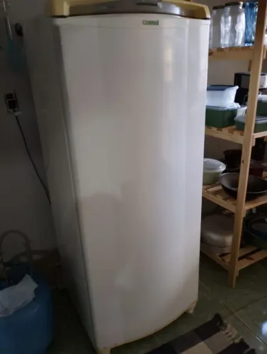 Vendo geladeira Consul nova gela muito