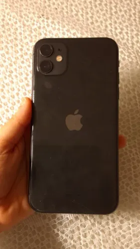 iPhone 11 (O trincado é apenas a película)