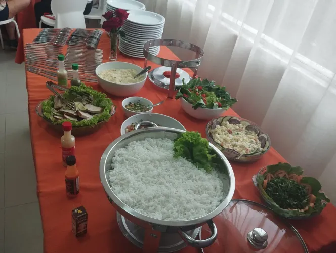 Buffet de churrasco, feijoada e outros