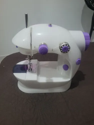 Mini máquina de costura