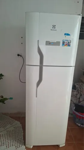 Vendo geladeira semi nova