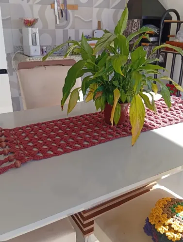 Trilho de mesa tradicional em crochê na cor Terracota