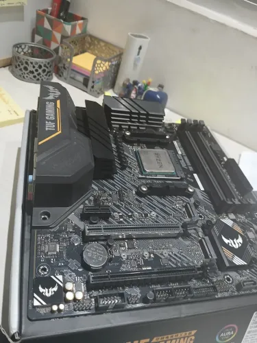 Placa mãe Tuf Gaming b450m pro II am4 + Ryzen 3200g com gráficos integraodos