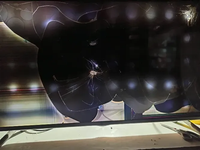 TV LG 42LB5600 com tela quebrada
