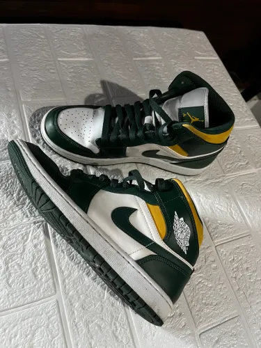 Nike Air Jordan 1 Mid Sonics
