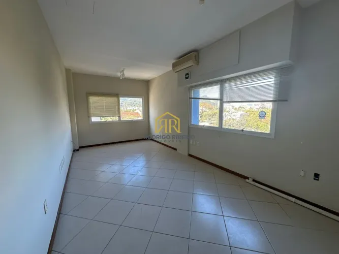 Sala comercial com 30m² privativos - Trindade