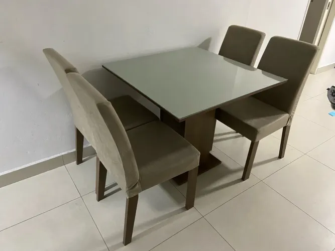 Mesa com cadeiras