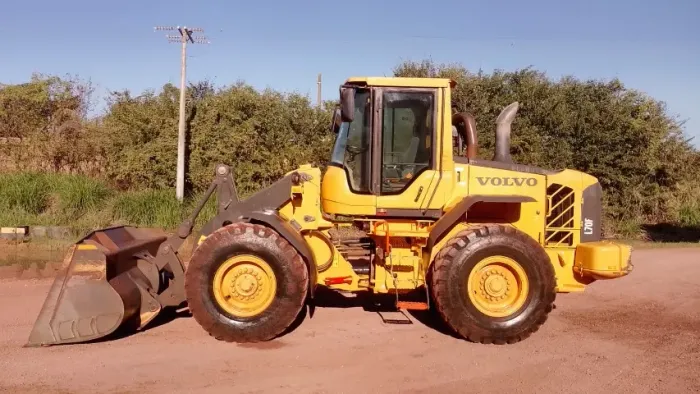 Carregadeira Volvo L70f - Muito Conservada