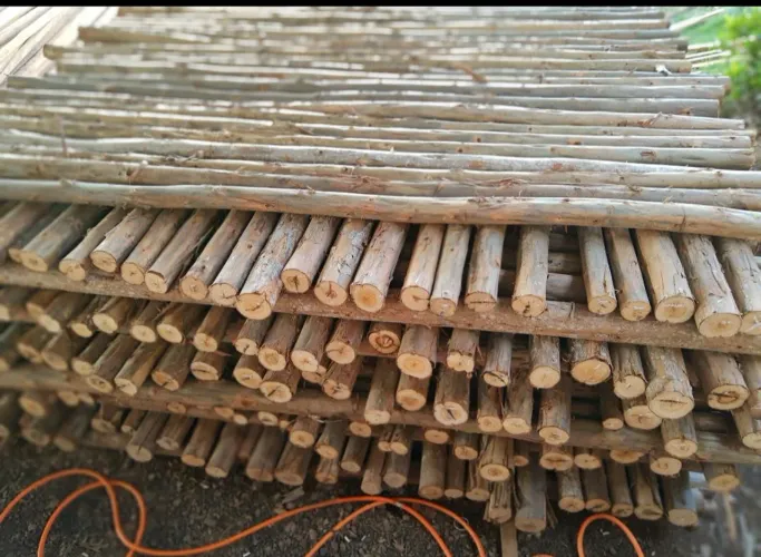 Pontaletes de eucalipto para escora