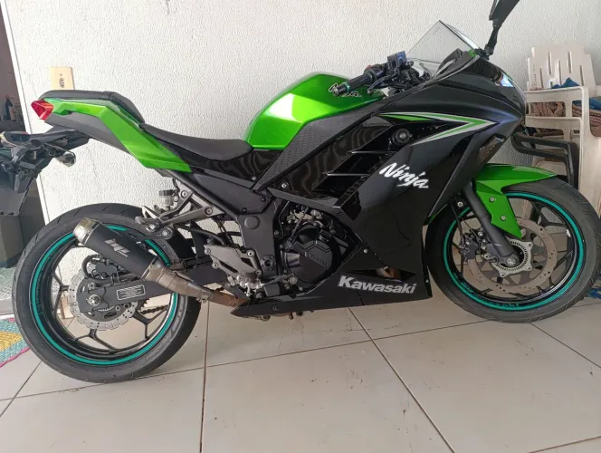 Kawasaki ninja 300 2023 IPVA pago 