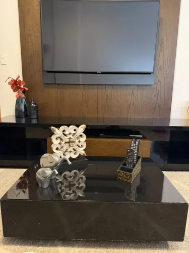 Mesa de centro em MDF preto