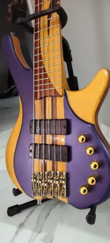 Baixo MG Bass 6 cordas único 