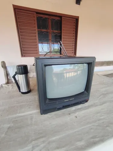 Tv antiga funcionando 40,00