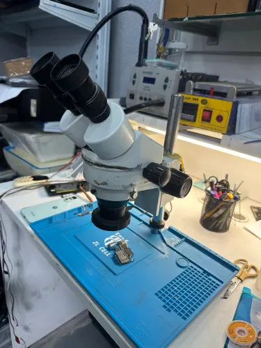 Microscópio para manutenção de placas eletrônicas