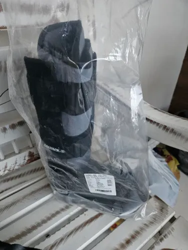 Bota Robofoot Salvapé tamanho M usada por 1 dia