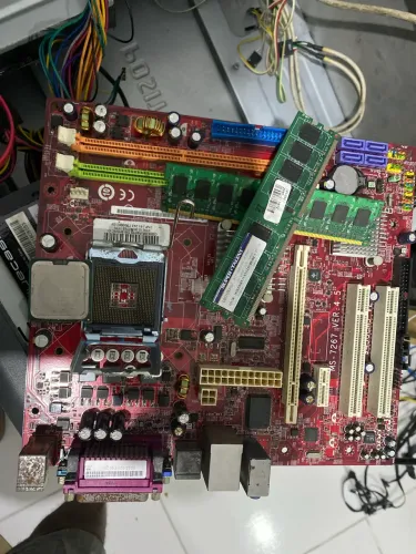 Placa-mãe MSI + Processador + 2GB RAM - Com Defeito