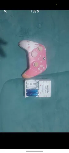 Controle Xbox e carregador de pilhas