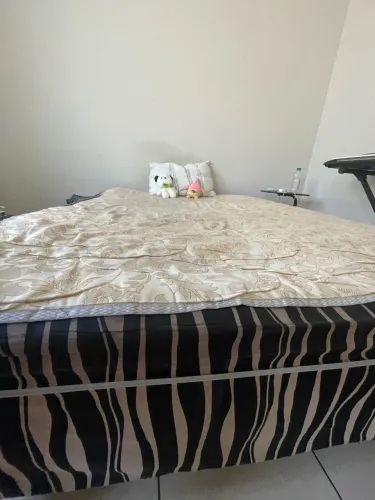 Cama Box Casal Conjugada Zebra/Floral - Desapego (retirada a partir do dia 7 de Julho)