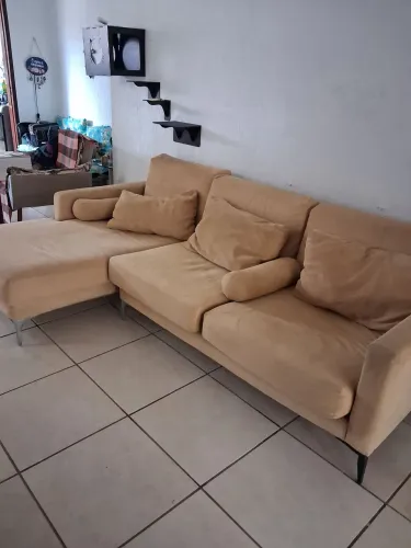 Sofá com chaise