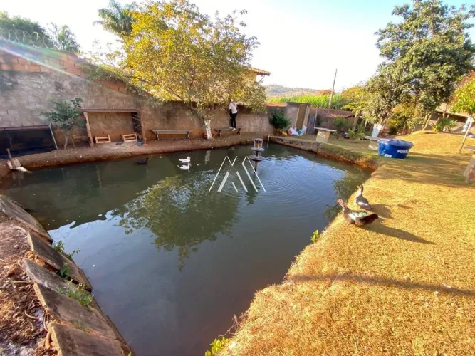Vendo chácara em Itatiaiuçu de 1000m² com 02 quartos e piscina excelente localização.