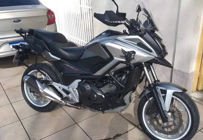 HONDA NC 750X 2017 - COMPLETA PARA VIAGEM - ABAIXO DA FIPE!