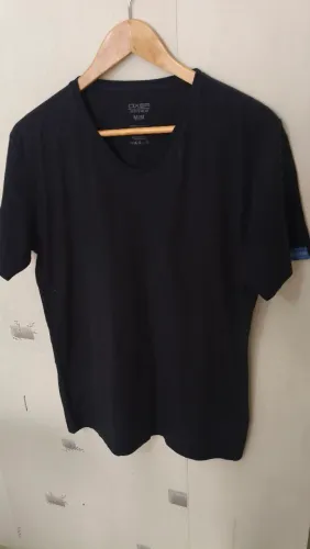 OXER T SHIRT ALGODÃO TAM M 30,00<br>ALTURA 75CM<br>LARGURA 57CM<br>OMBRO 47CM