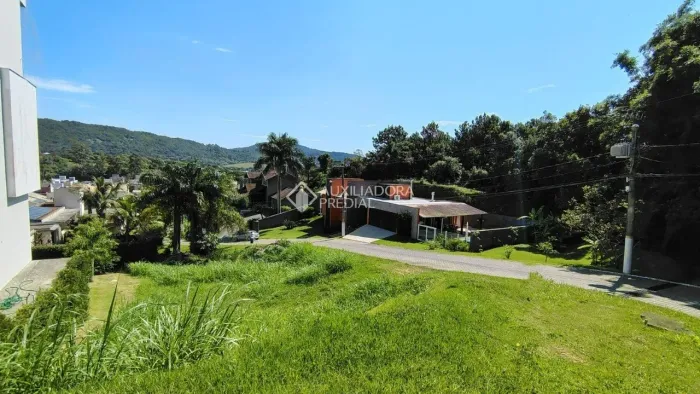 Terreno à venda no bairro Santo Antônio de Lisboa com área de 643 m² disponível.