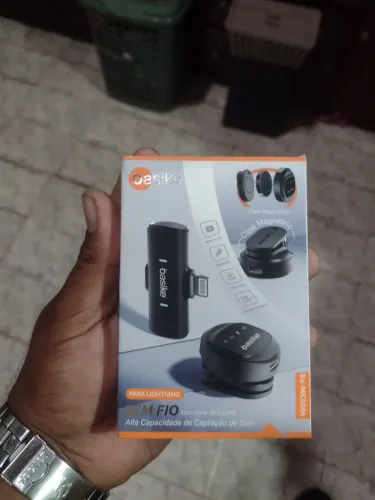Microfone de Lapela para iPhone Aparti do 11.