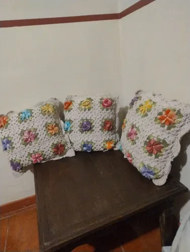Almofada de barbante colorido 