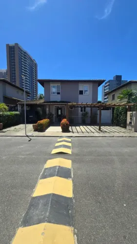 Casa em Condomínio Fechado À VENDA - 419m² - 4 quartos (2 suítes) com piscina
