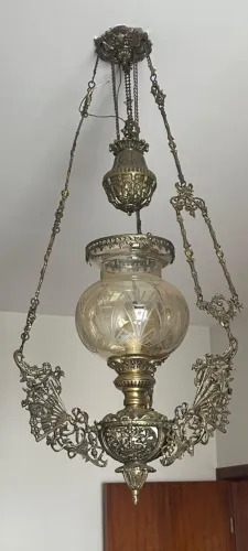 Lustre de Bronze com a cúpula de cristal