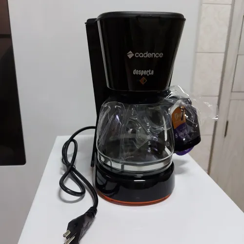 CAFETEIRA ELÉTRICA DESPERTA CADENSE PRETA 127W