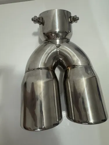 Ponteira de escapamento aço inox esportiva dupla saída curvada