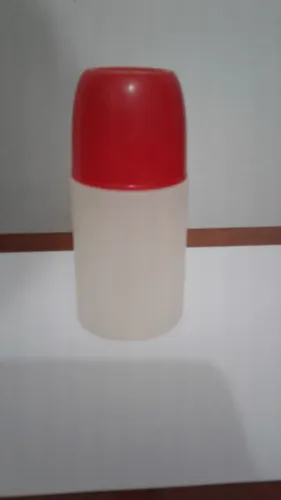 Garrafinha de lancheira antiga usada